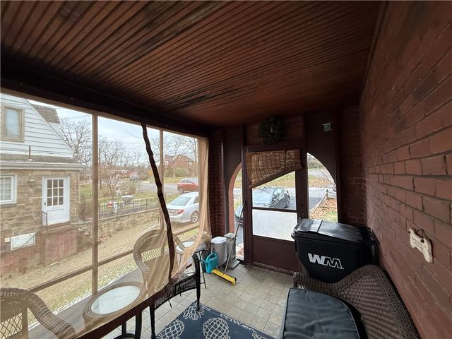 708 Jefferson Dr, Ross Twp, PA 15229