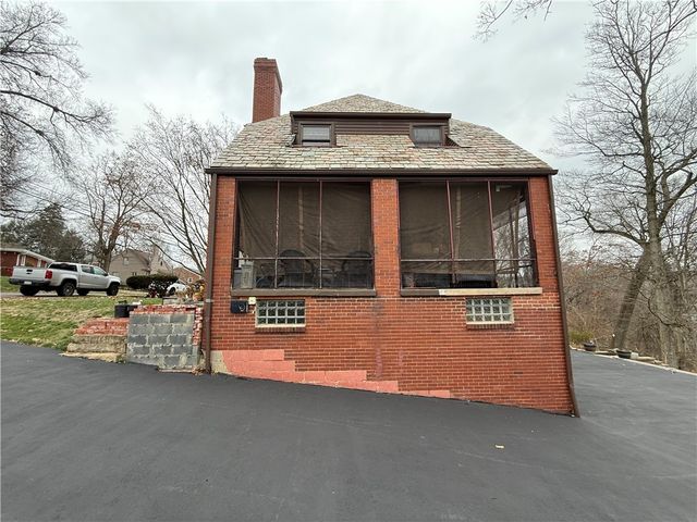 708 Jefferson Dr, Ross Twp, PA 15229