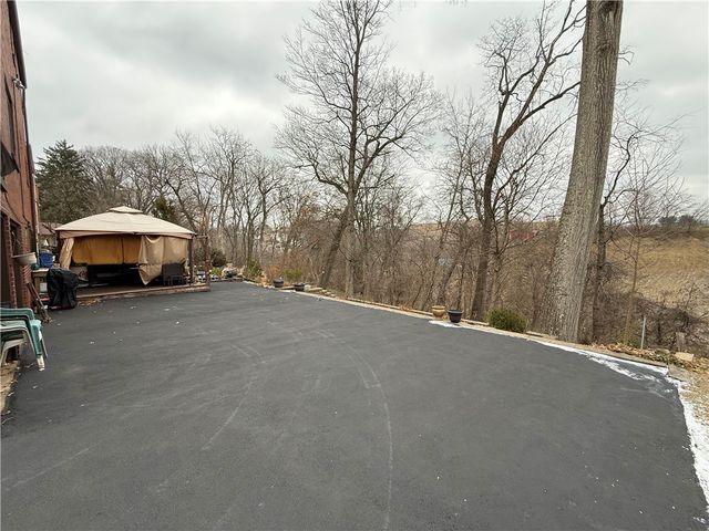 708 Jefferson Dr, Ross Twp, PA 15229