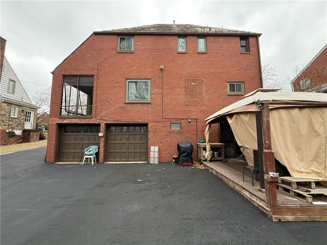 708 Jefferson Dr, Ross Twp, PA 15229