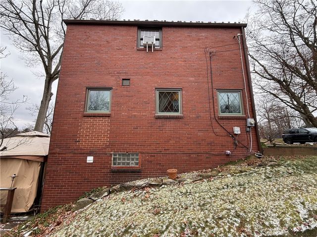 708 Jefferson Dr, Ross Twp, PA 15229