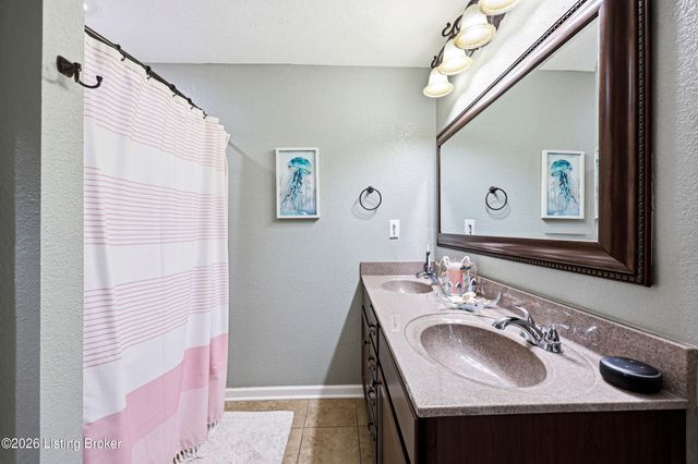 11114 Pebble Trace, Louisville, KY 40229