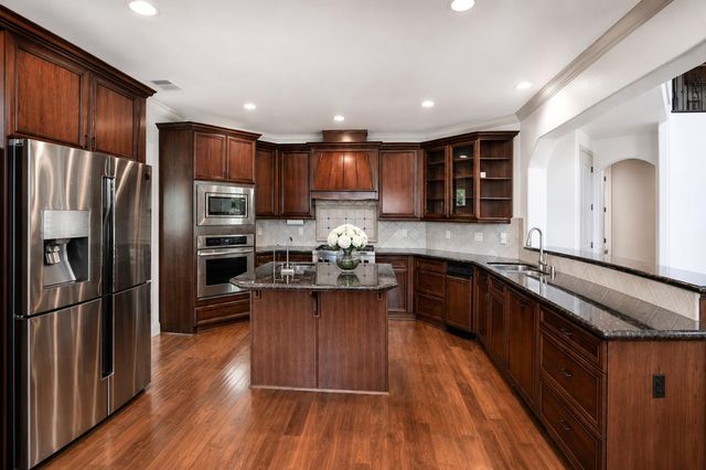 2182 E Carnoustie Avenue, Fresno, CA 93730