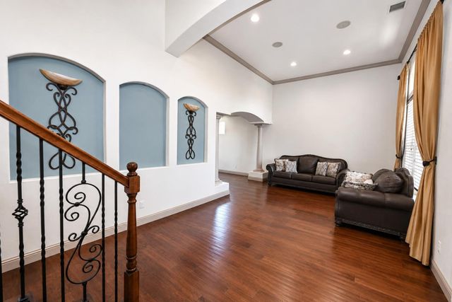 2182 E Carnoustie Avenue, Fresno, CA 93730