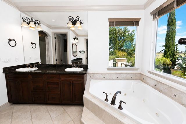 2182 E Carnoustie Avenue, Fresno, CA 93730