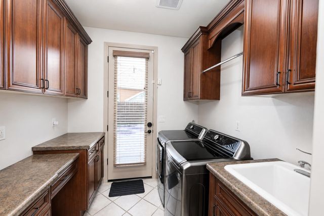 2182 E Carnoustie Avenue, Fresno, CA 93730