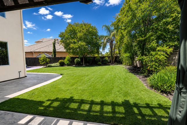2182 E Carnoustie Avenue, Fresno, CA 93730
