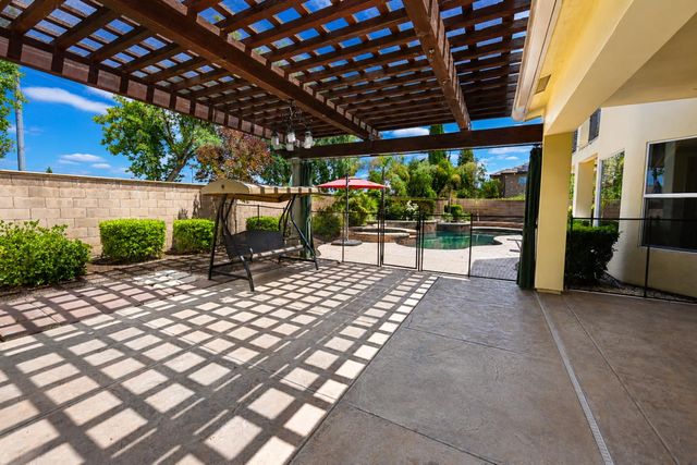 2182 E Carnoustie Avenue, Fresno, CA 93730