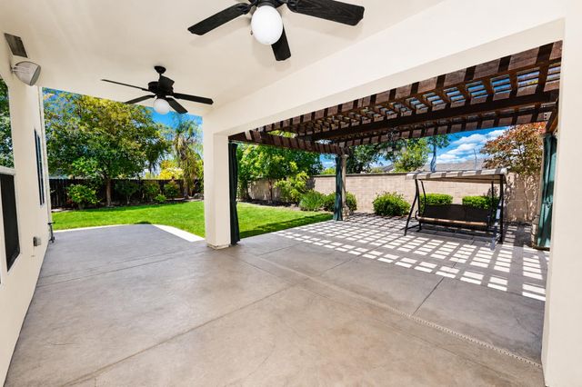 2182 E Carnoustie Avenue, Fresno, CA 93730