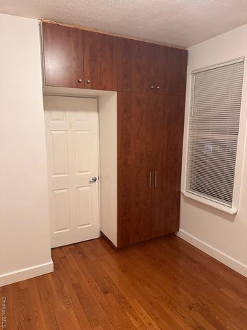 60-34 56th Road 2R, Maspeth, NY 11378