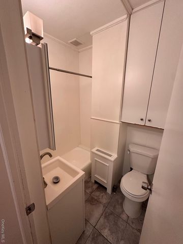 60-34 56th Road 2R, Maspeth, NY 11378