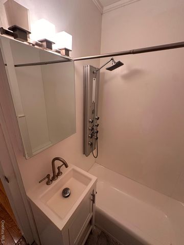 60-34 56th Road 2R, Maspeth, NY 11378