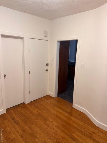 60-34 56th Road 2R, Maspeth, NY 11378