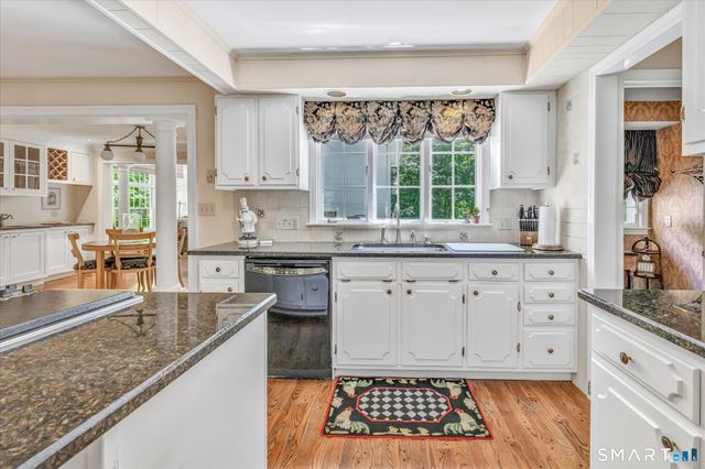 15 Hemlock Hollow Road, Woodbridge, CT 06525