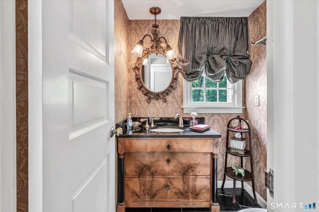 15 Hemlock Hollow Road, Woodbridge, CT 06525