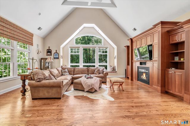 15 Hemlock Hollow Road, Woodbridge, CT 06525
