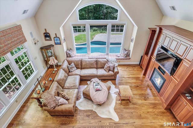 15 Hemlock Hollow Road, Woodbridge, CT 06525