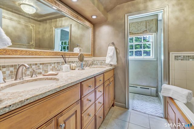 15 Hemlock Hollow Road, Woodbridge, CT 06525