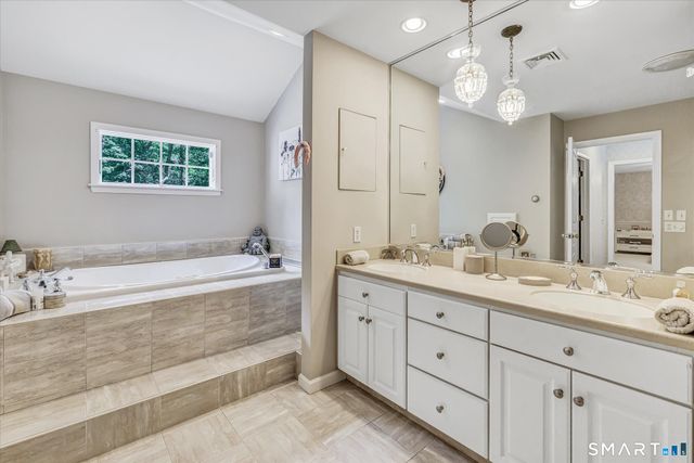 15 Hemlock Hollow Road, Woodbridge, CT 06525