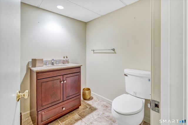 15 Hemlock Hollow Road, Woodbridge, CT 06525