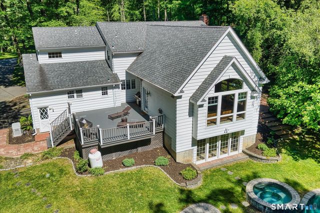 15 Hemlock Hollow Road, Woodbridge, CT 06525