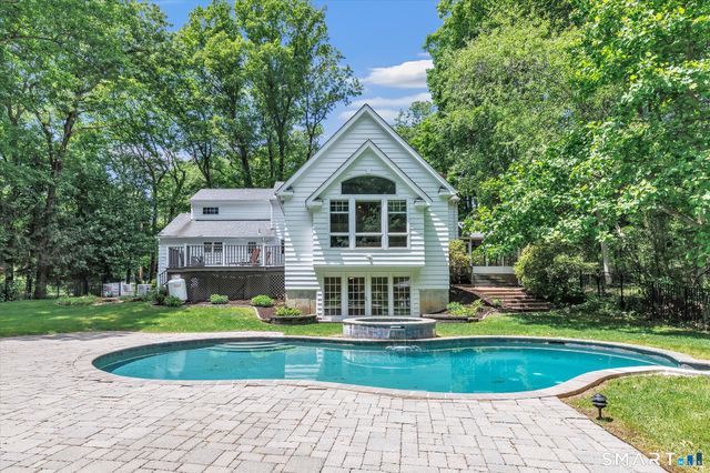 15 Hemlock Hollow Road, Woodbridge, CT 06525