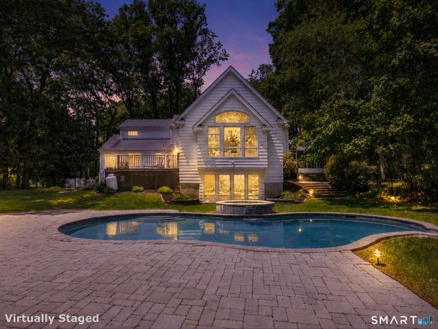 15 Hemlock Hollow Road, Woodbridge, CT 06525