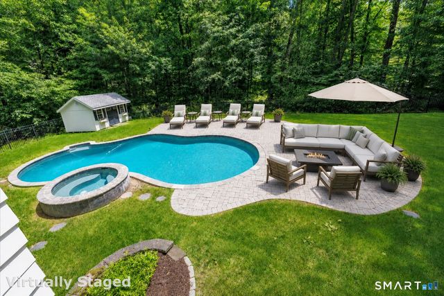 15 Hemlock Hollow Road, Woodbridge, CT 06525
