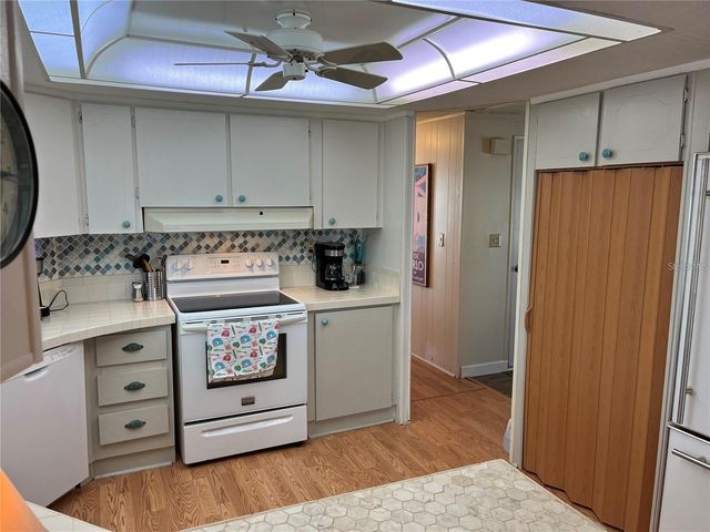 919 CORTINA BOULEVARD, Venice, FL 34285