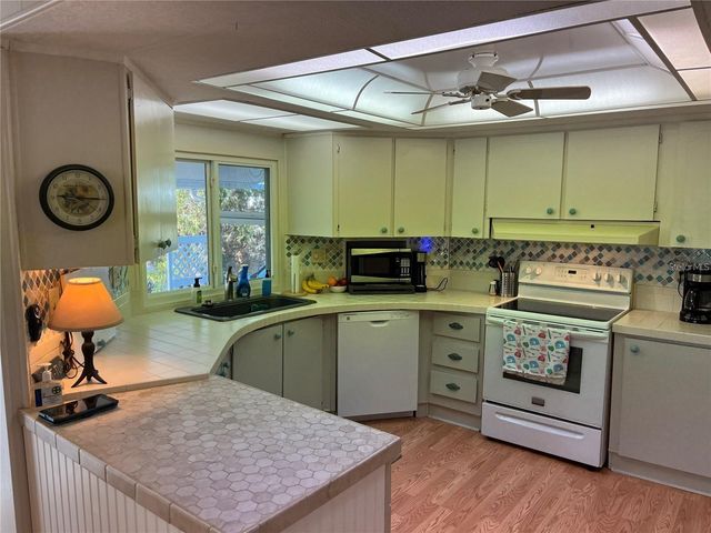 919 CORTINA BOULEVARD, Venice, FL 34285