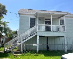 709 38th Street, Galveston, TX 77550
