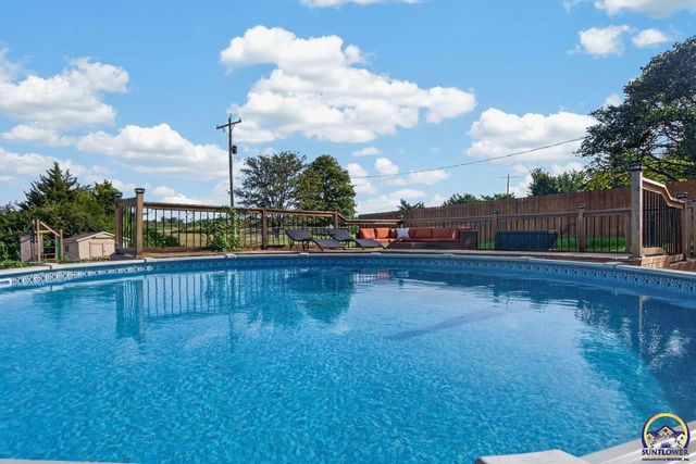 1608 NW 50th St, Topeka, KS 66618