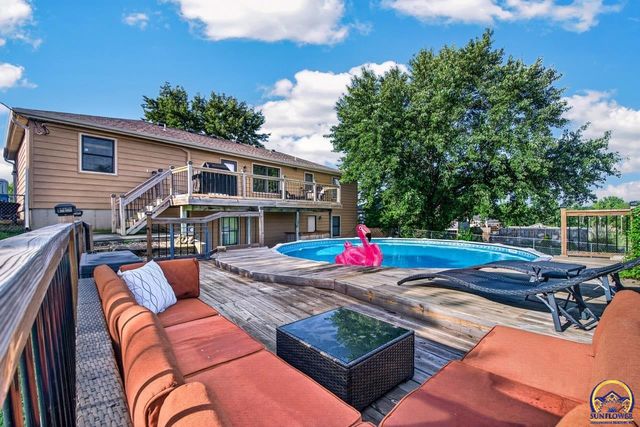 1608 NW 50th St, Topeka, KS 66618