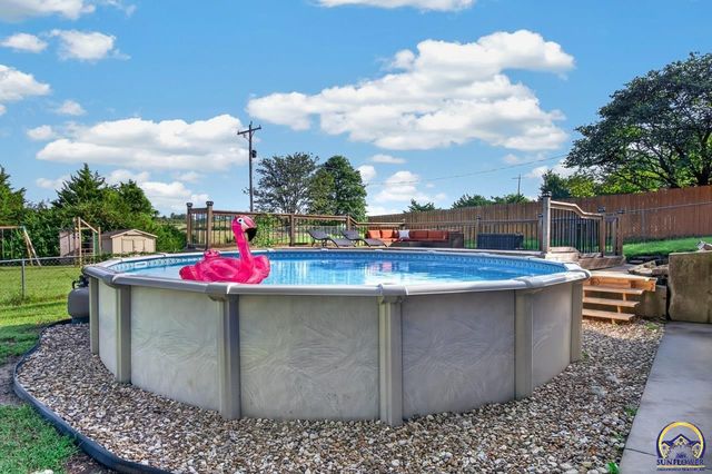 1608 NW 50th St, Topeka, KS 66618