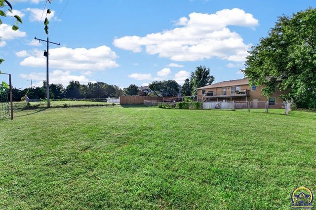 1608 NW 50th St, Topeka, KS 66618