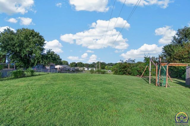 1608 NW 50th St, Topeka, KS 66618