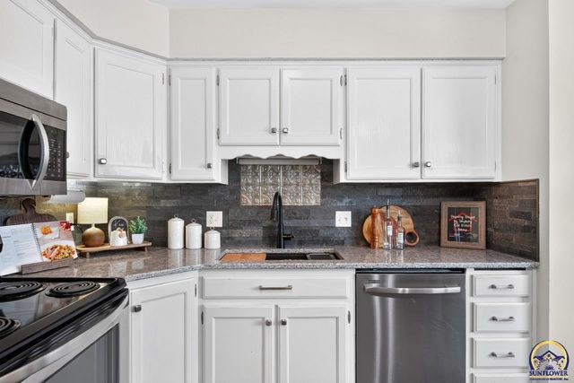 1608 NW 50th St, Topeka, KS 66618