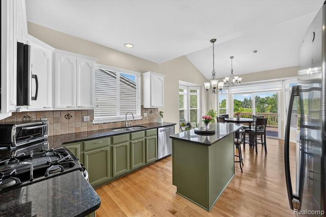 860 Island Lake Drive, Oxford, MI 48371
