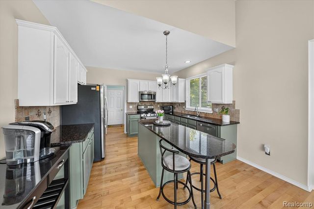 860 Island Lake Drive, Oxford, MI 48371