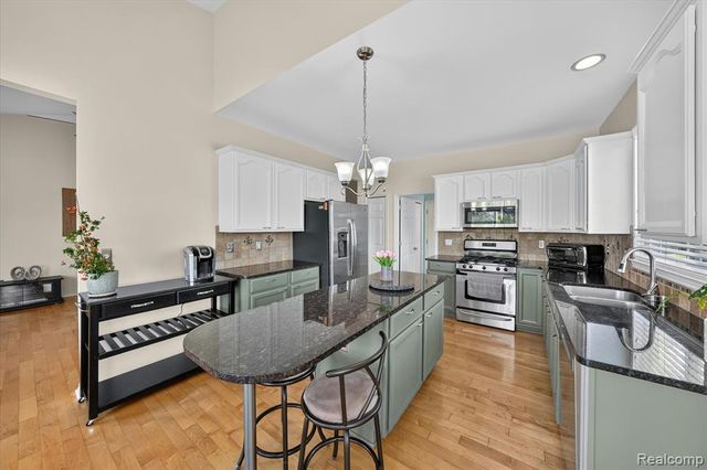 860 Island Lake Drive, Oxford, MI 48371