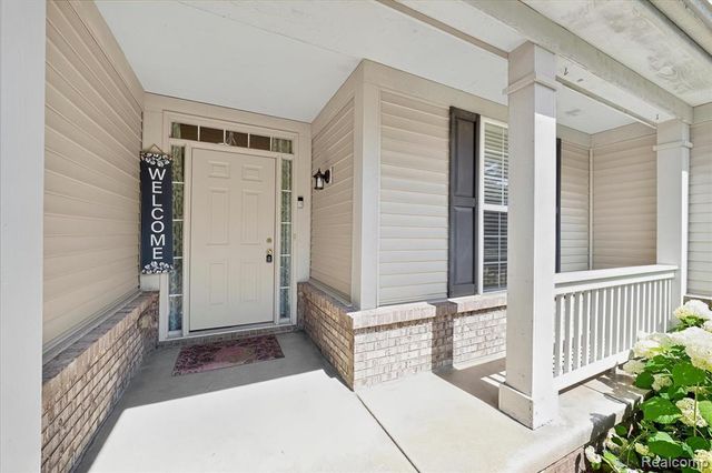 860 Island Lake Drive, Oxford, MI 48371