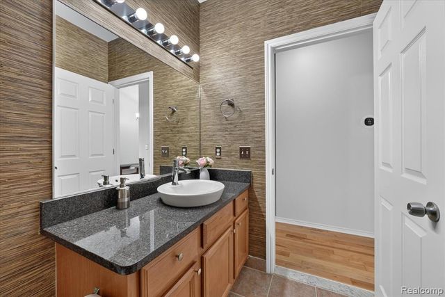 860 Island Lake Drive, Oxford, MI 48371