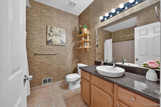860 Island Lake Drive, Oxford, MI 48371