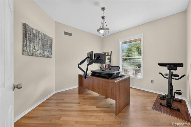 860 Island Lake Drive, Oxford, MI 48371