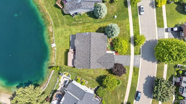860 Island Lake Drive, Oxford, MI 48371