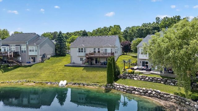 860 Island Lake Drive, Oxford, MI 48371