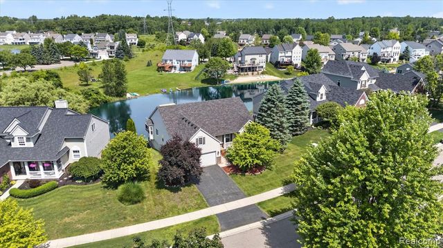 860 Island Lake Drive, Oxford, MI 48371