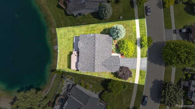 860 Island Lake Drive, Oxford, MI 48371