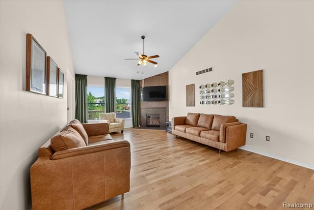 860 Island Lake Drive, Oxford, MI 48371