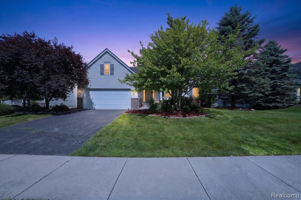 860 Island Lake Drive, Oxford, MI 48371